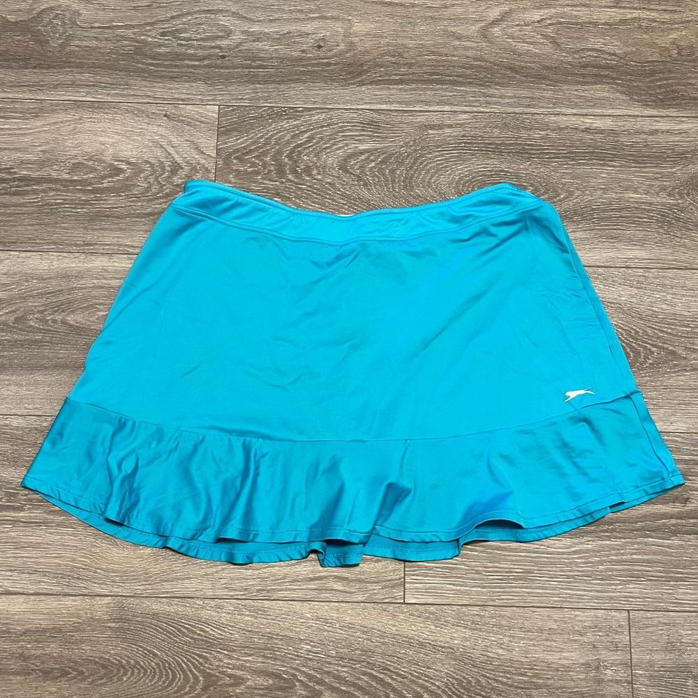 Cute Slazenger XL turquoise golf skort with flounce and zippered back pocket